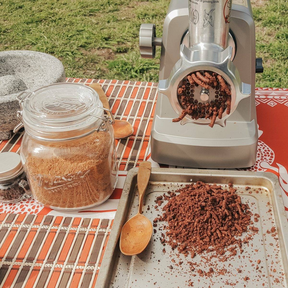 imgi_2_First-grind-of-cacao-beans-1200×1200